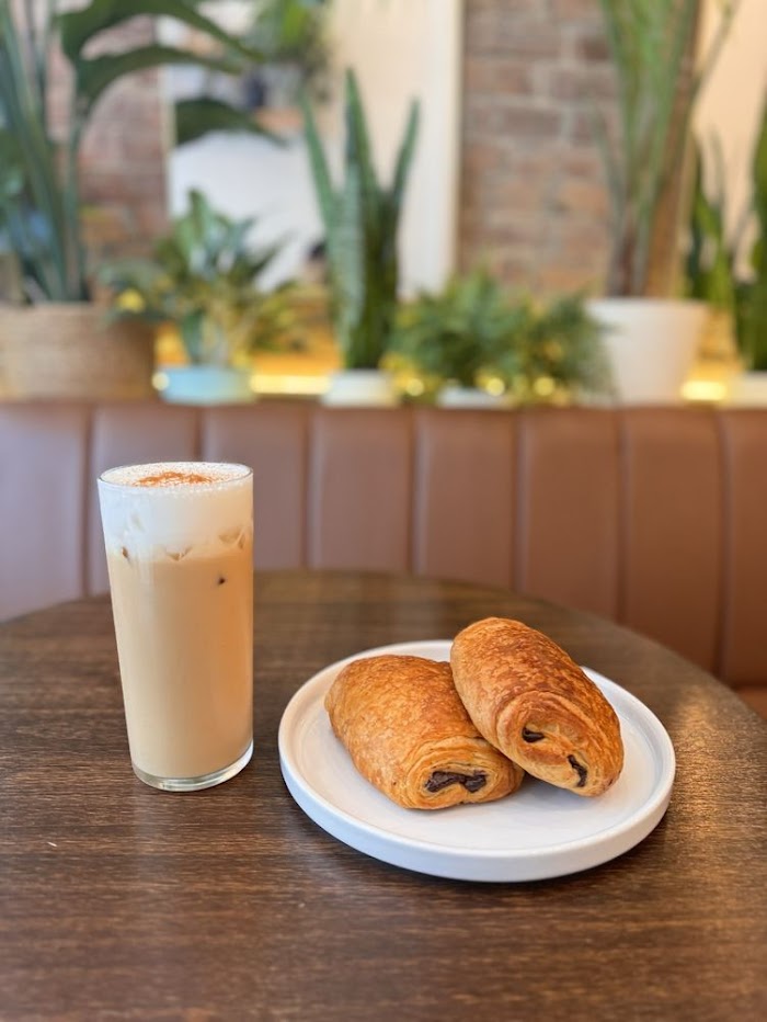 11:11 Miami Cafe': Where Good Vibes & Dreamy Brunch Wishes Come True